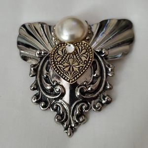 Silver tone and pearl pin